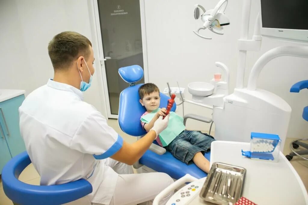 Детская поликлиника врач стоматолог. Детский стоматологический кабинет. Детский зубной кабинет. Кабинет стоматолога для детей. Детские стоматологические поликлиники.