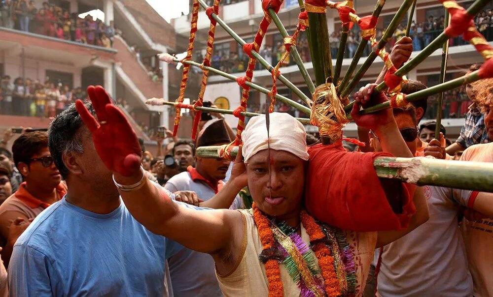 Бискет джатра. Фестиваль бискет джатра. индра джатра. непал индра джатра.