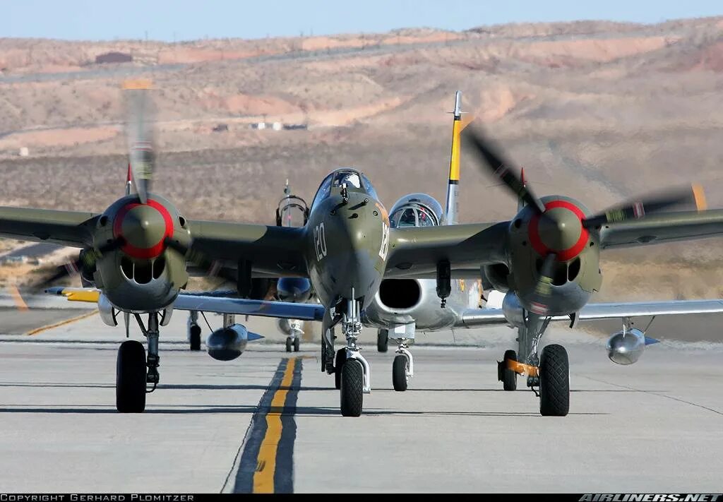 П 38 история 5. Самолет п 38 Лайтинг. Лайтинг p-38. Lockheed p-38 Lightning. P-38 Lightning.