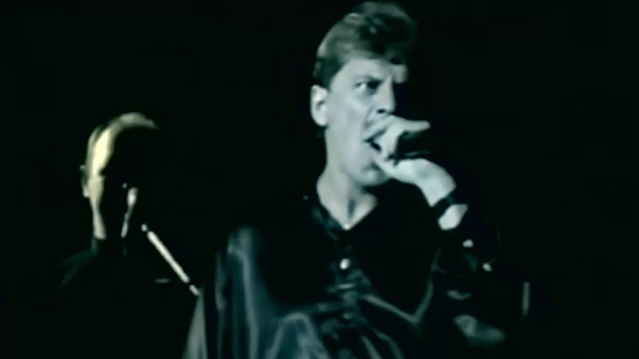 видео вой на луну. волк и луна. вою на луну текст andro. ежик воет на луну. волк в ночи.