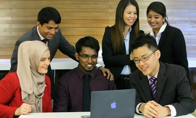 Малайзия работать. Monash University Малайзия. Китайцы в Малайзии. Студенты Малайзии. Языковая школа в Малайзии.