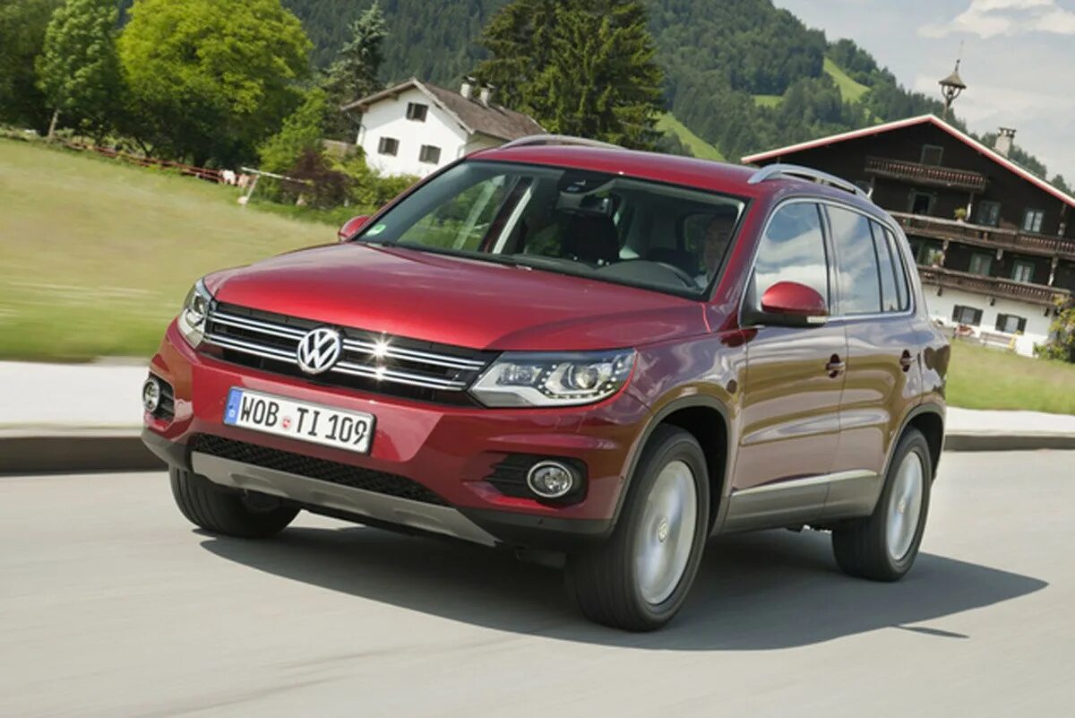 Машина volkswagen tiguan. Фольксваген Тигуан. Фольксваген Тигуан 2012. Volkswagen Tiguan кроссовер. Фольксваген Тигуан 3.