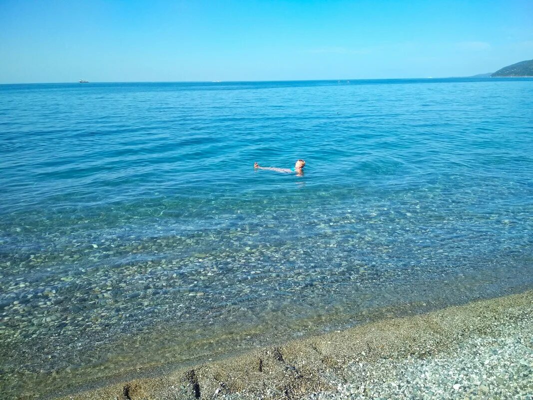 Погода гагры море температура. Гагры сейчас. Гагры отдых. Гагра фото города и пляжа 2021.