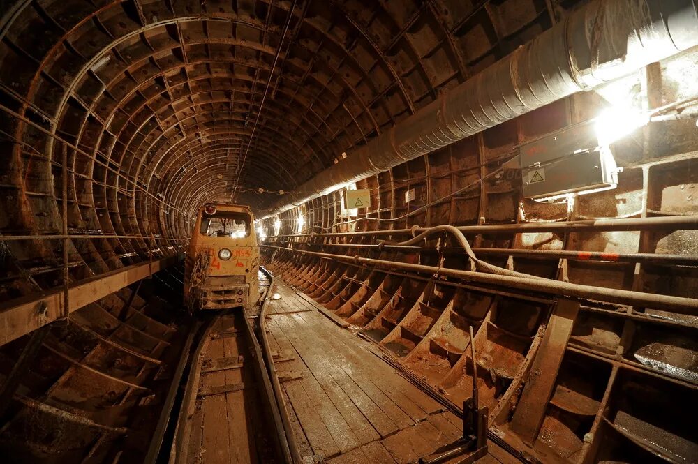 Петровско разумовская 4. Петровско-разумовская метро 2033. метро петровско-разумовская 2. станция петровско-разумовская второй зал. гермоворота метро петровско-разумовская.