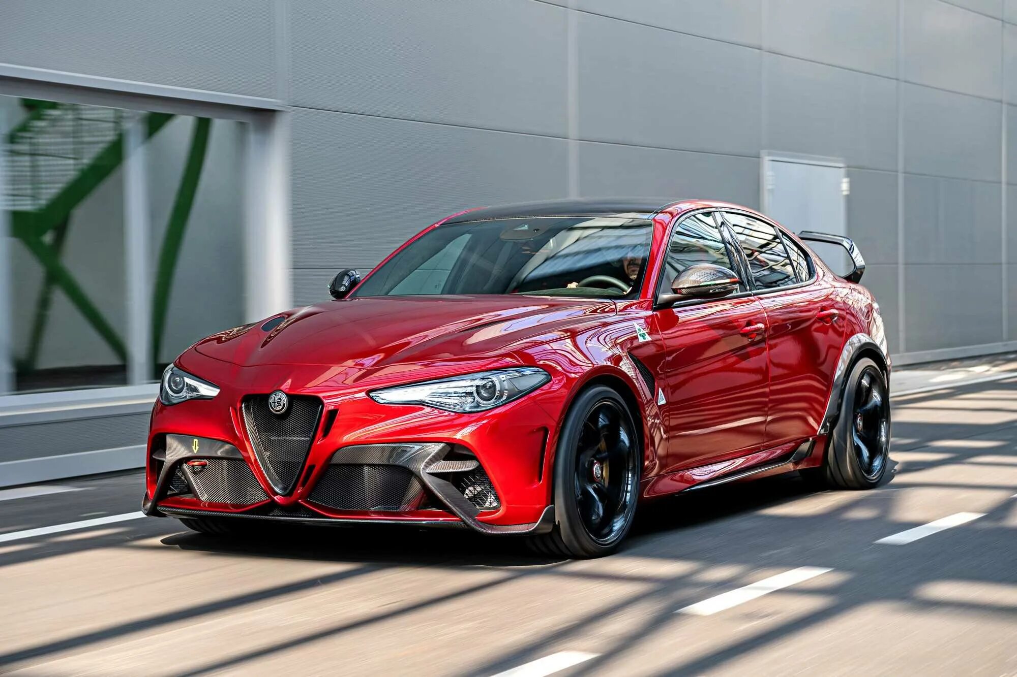 Romeo giulia. Альфа ромео джулия. Машина alfa romeo giulia. Альфа ромео квадрифолио. Альфа ромео gta 2020.