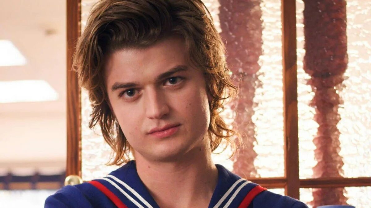 Джо кири пожарные чикаго. Joe keery. Joe keery. Джо кири чикаго в огне. Джо кири.