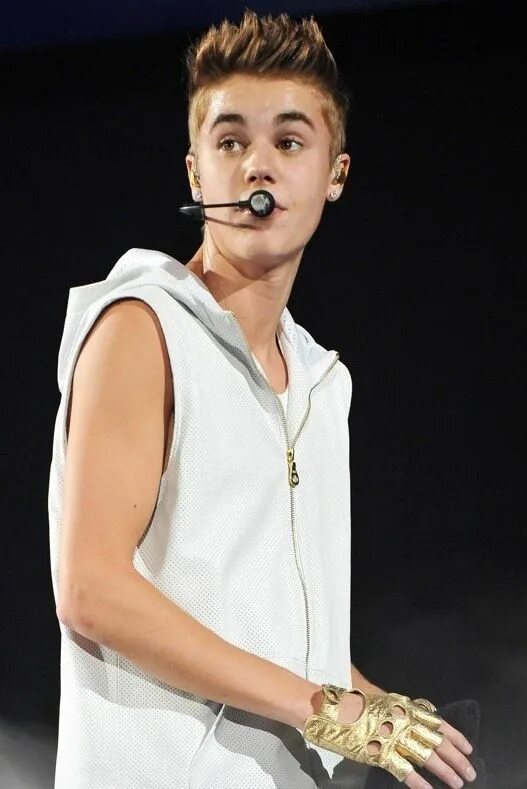 Justin bieber believe tour. Justin bieber believe. Believe (альбом джастина бибера). Бибер 2013 с наградами. Justin (singer, born 2002).