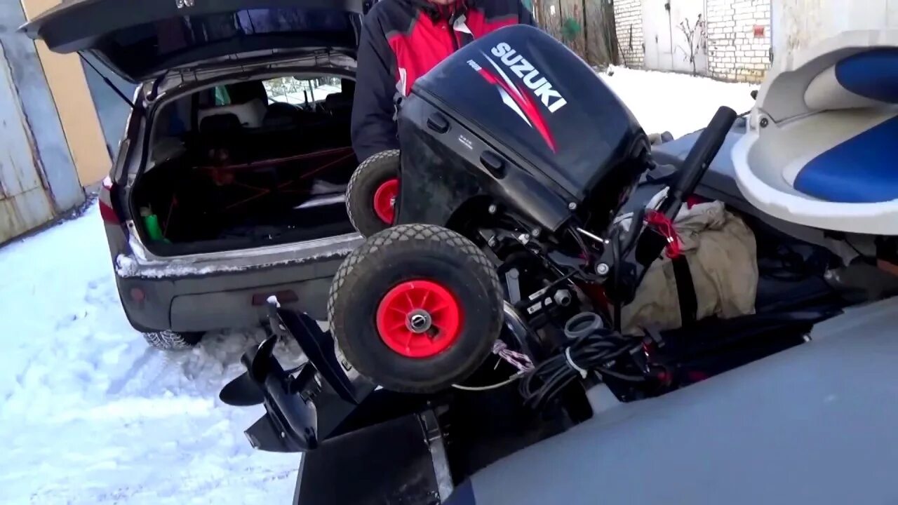 Suzuki df2. Масляный фильтр tohatsu 5 4 такта. Лодочный мотор suzuki df9. Масляный фильтр сузуки df9. Замена масла в лодочном моторе сузуки 4.