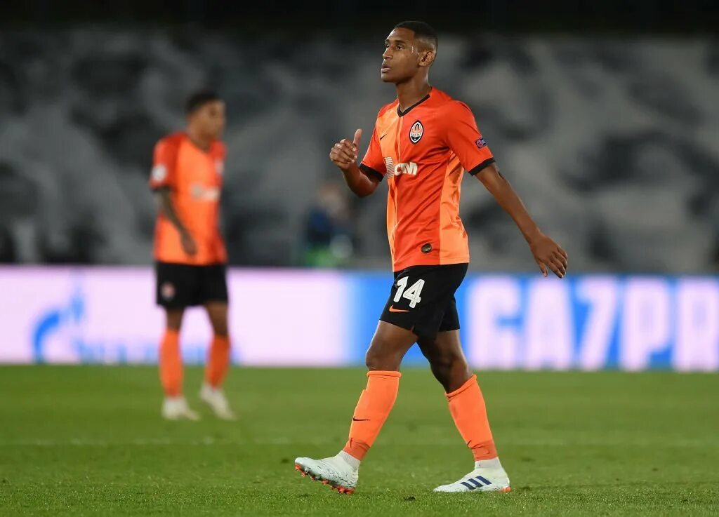 бразильский футболист выступавший за донецкий шахтер. бразильский футболист выступавший за донецкий шахтер. шахтер донецк 2013. дентиньо. фк шахтер донецк 2022.