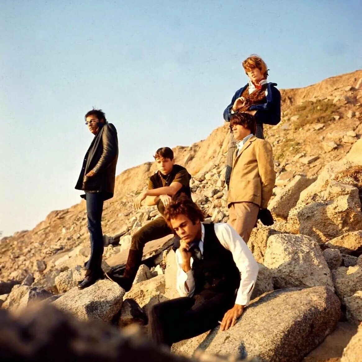Lp love: four sail. Love 1966 album cover. Love us band. Love (usa) band, false start (1970). Love forever changes 1967.