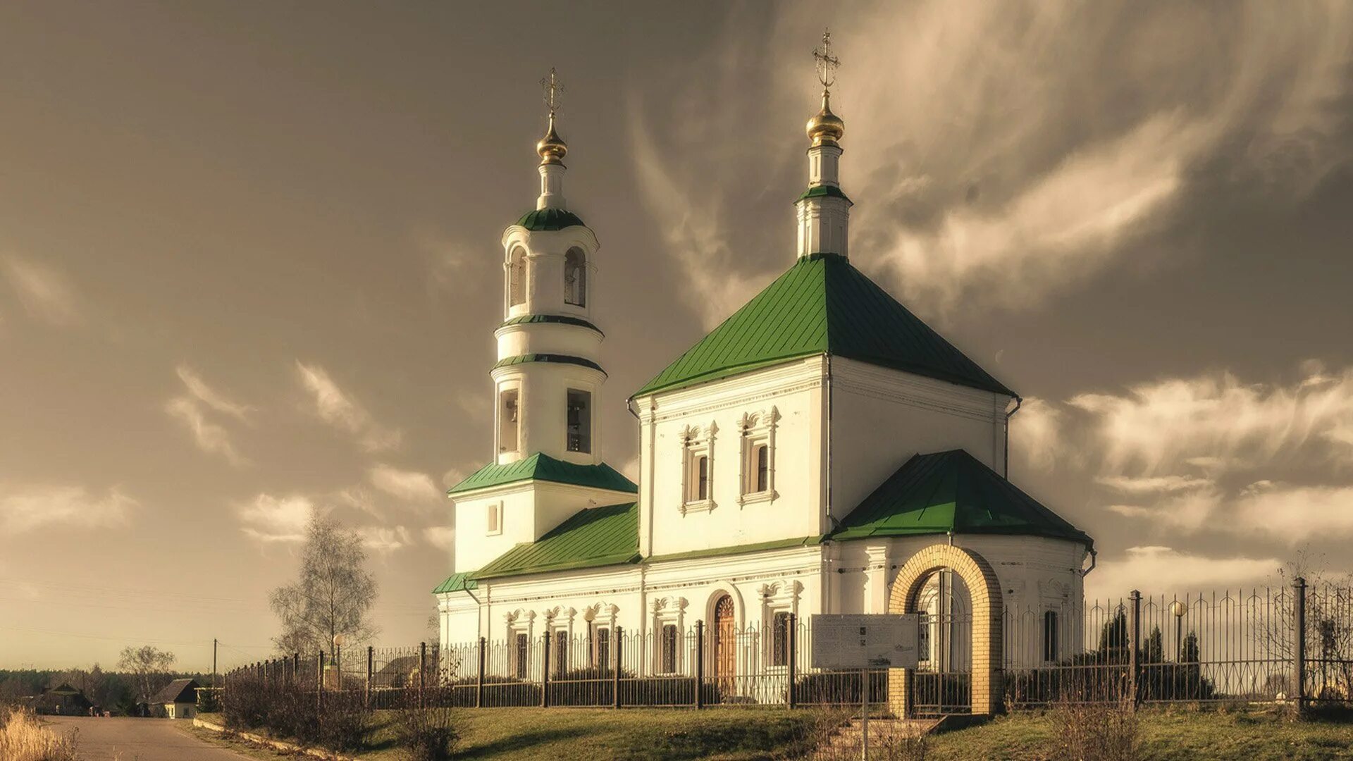 Троицкий район орловской области. Орловское Полесье Церковь Святой Живоначальной. Церковь Святой Живоначальной Троицы Льгов Орловской области. Церковь Льгов Орловское Полесье. Село Льгов Хотынецкого района.