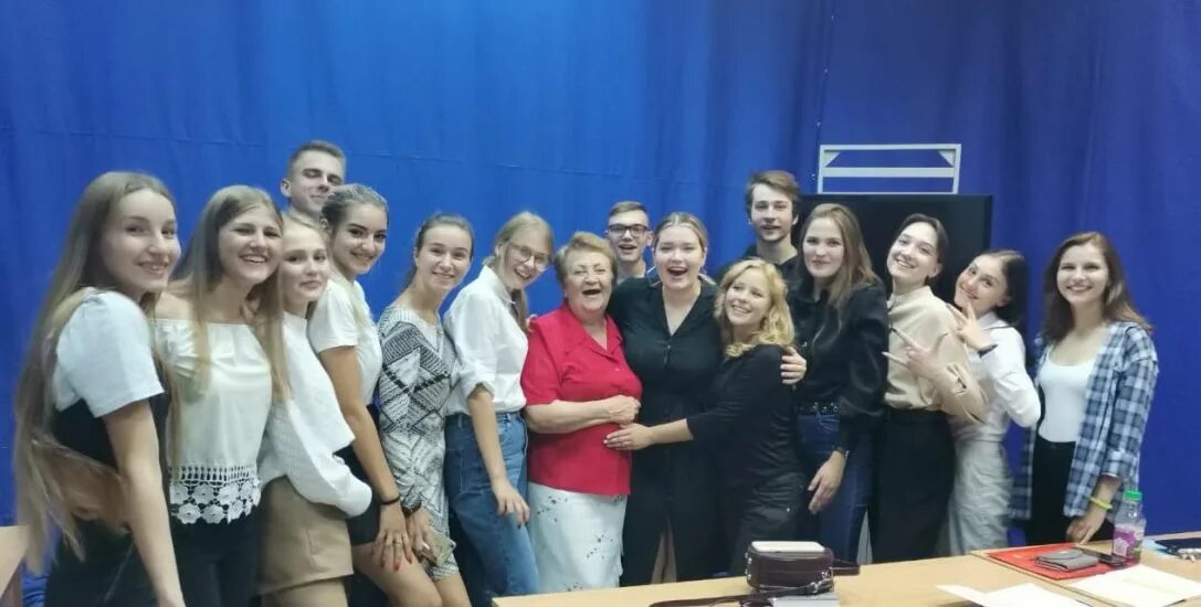 шестая компаньонка для наследницы галина осень. выпускница академии осень читать. митхт выпускники. выпускница академии осень читать. выпускницы казахстана.