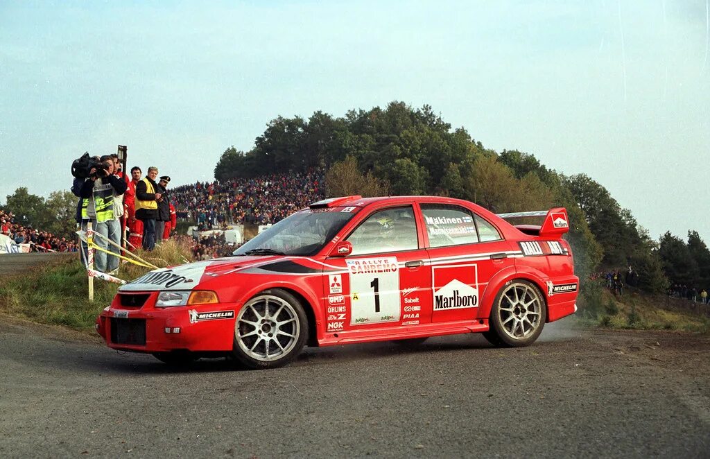Ланцер томми мякинен. Тони мяккинен. Лансер томми мякинен. Mitsubishi lancer evolution wrc 1999. Томми мякинен ралли.