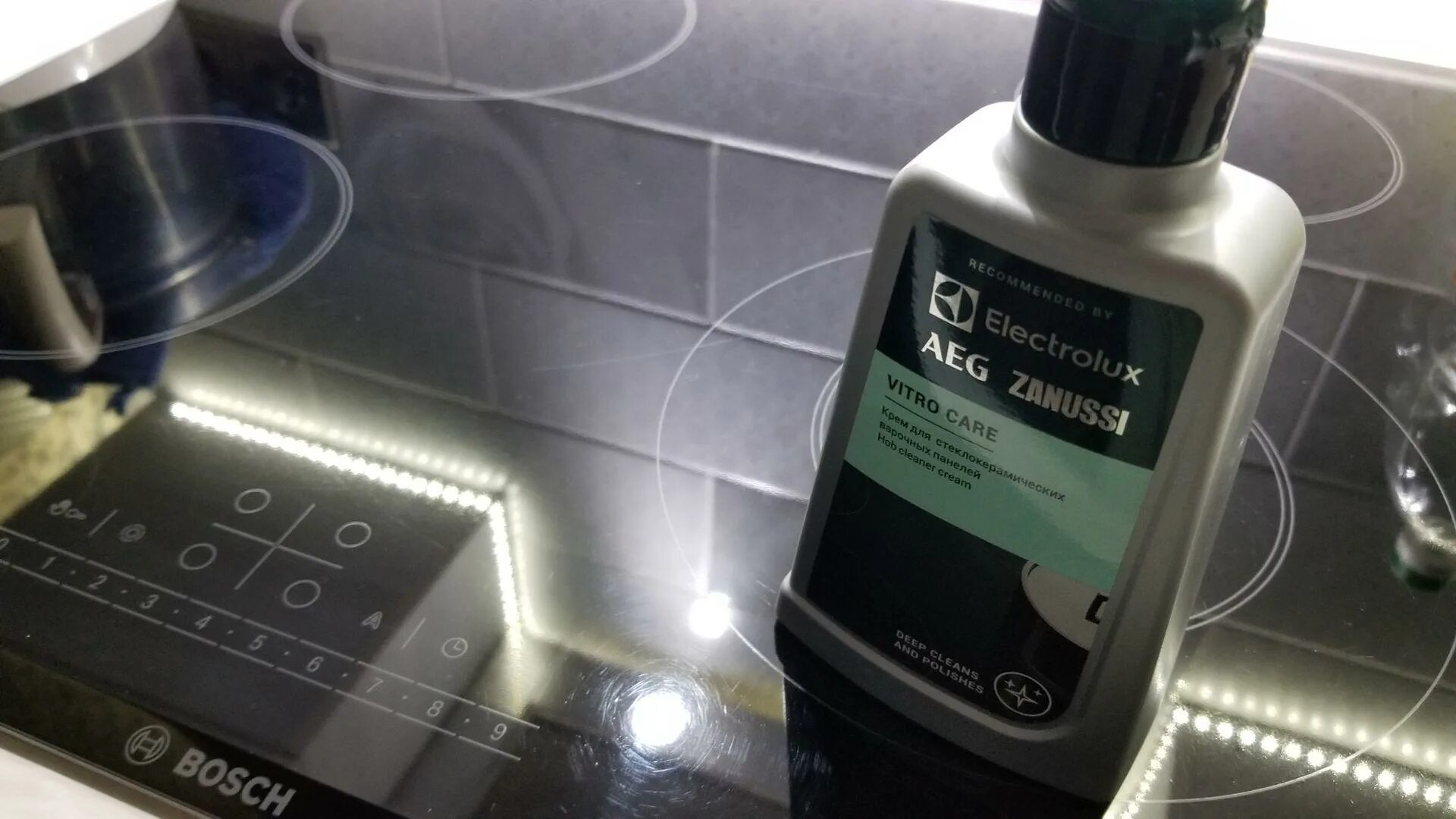 Средство для чистки индукционной плиты electrolux. Средство для варочной поверхности electrolux vitro care. Средство для стеклокерамических плит электролюкс. Средство для очистки стекла плиты электролюкс. Чистящий крем electrolux vitro care m3hcc200.