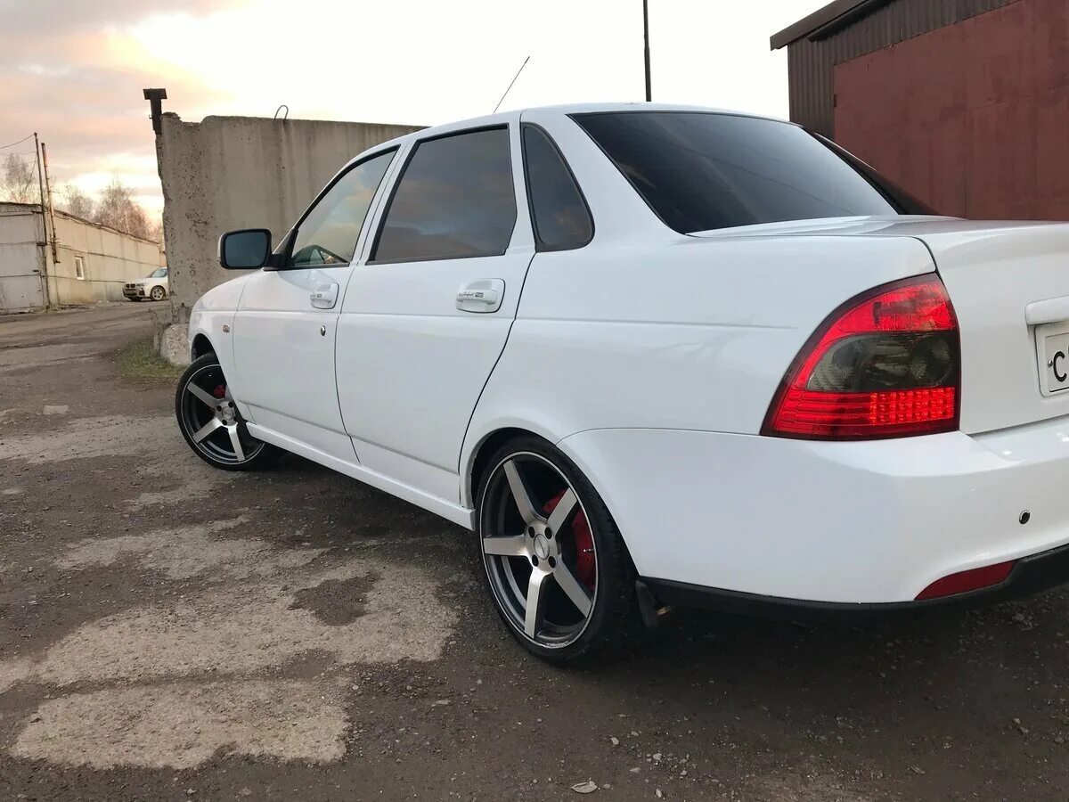 Приора на vossen r15. Приора воссены 17. Приора cv5 r15. Приора седан на воссенах 17. Серебристая приора седан на воссенах.