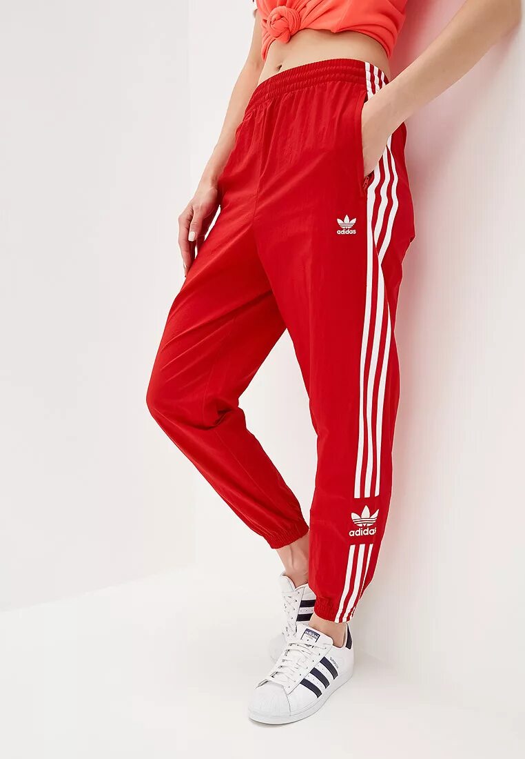 Спортивные штаны adidas Originals 2019. Спортивные штаны adidas 2020. Adidas Originals Red штаны.