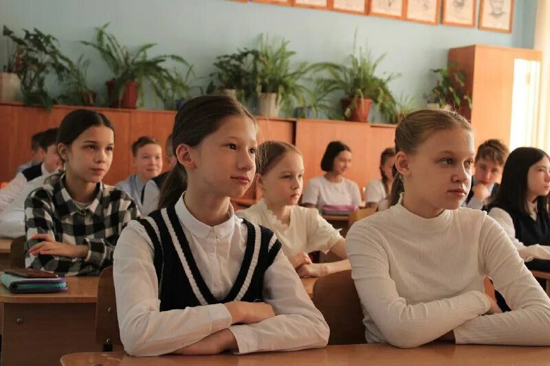 дополнительный урок (2022). расписание шаблон. фон для презентации математика. школа гай германика физичка. дополнительный урок 2023.