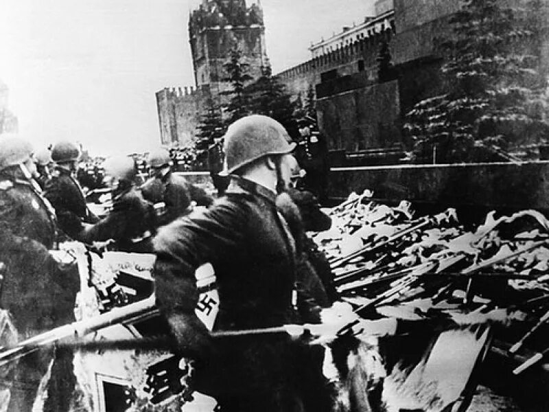 Немцы день победы. Первый парад Победы 24 июня 1945 года. Мавзолей Ленина парад Победы 1945. ВОВ парад Победы 1945. Знамена Германии на параде Победы 1945.