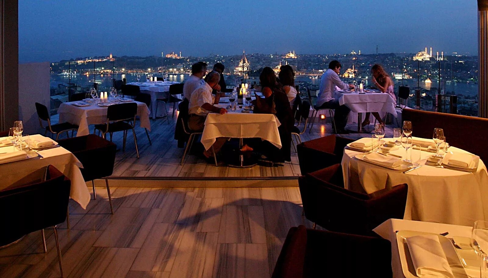 Рестораны стамбула с видом. Mikla Турция. Mikla Restaurant Istanbul. Бар на крыше Стамбул с видом на Босфор. Стамбул кафе с видом на Босфор.