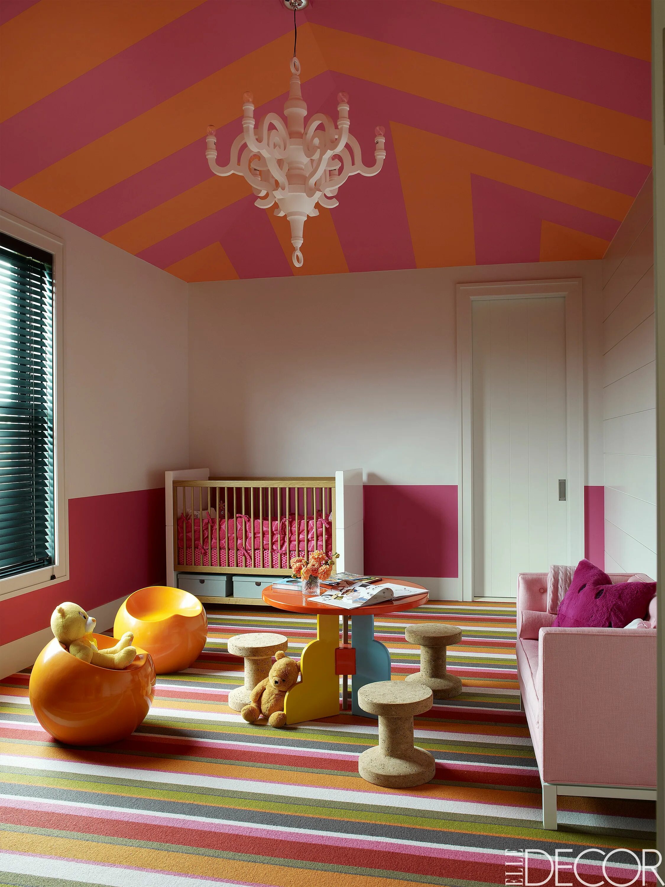 Сочетание цветов потолка. Сочетание розового и оранжевого в интерьере. Разноцветные стены. Яркие цвета в интерьере. Сочетание цветов в интерьере детской.