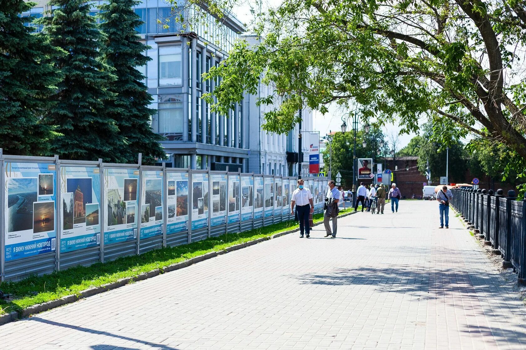 Верхневолжская набережная Нижний Новгород. Уличная фотовыставка Нижний Новгород. Фотовыставка «я вижу Нижний Новгород». Верхневолжская набережная 2б. Видима нижний новгород