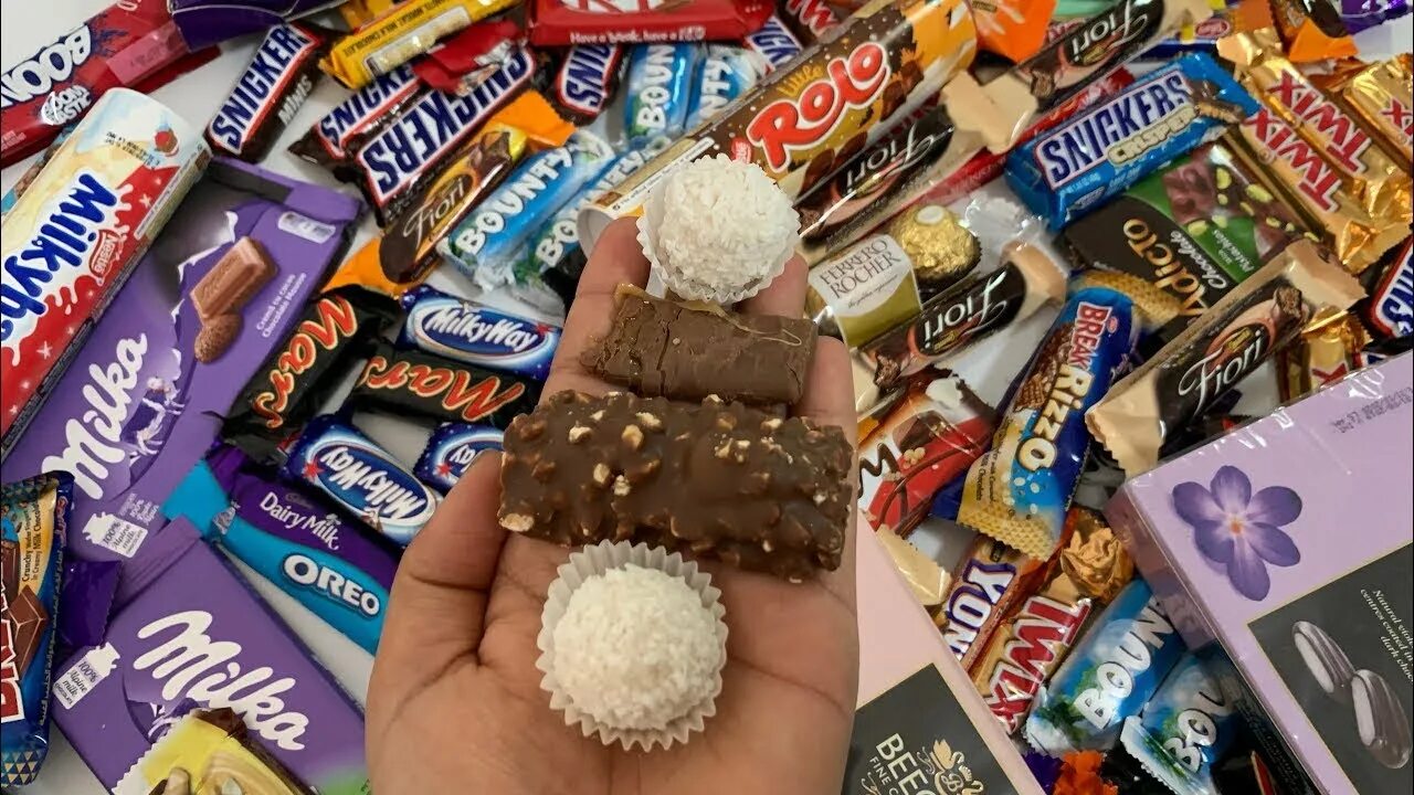 Конфеты шоколад. Конфеты шоколад. Lots of chocolate. Lots of chocolate. Аппетитные картинки шоколада.