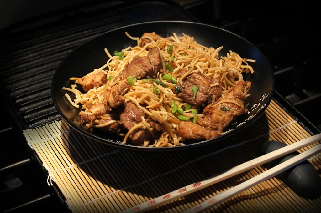 грудинка по азиатски. вок бондюэль по азиатски. свинина кимчи. терияки стир фрай. свинина по паназиатски.