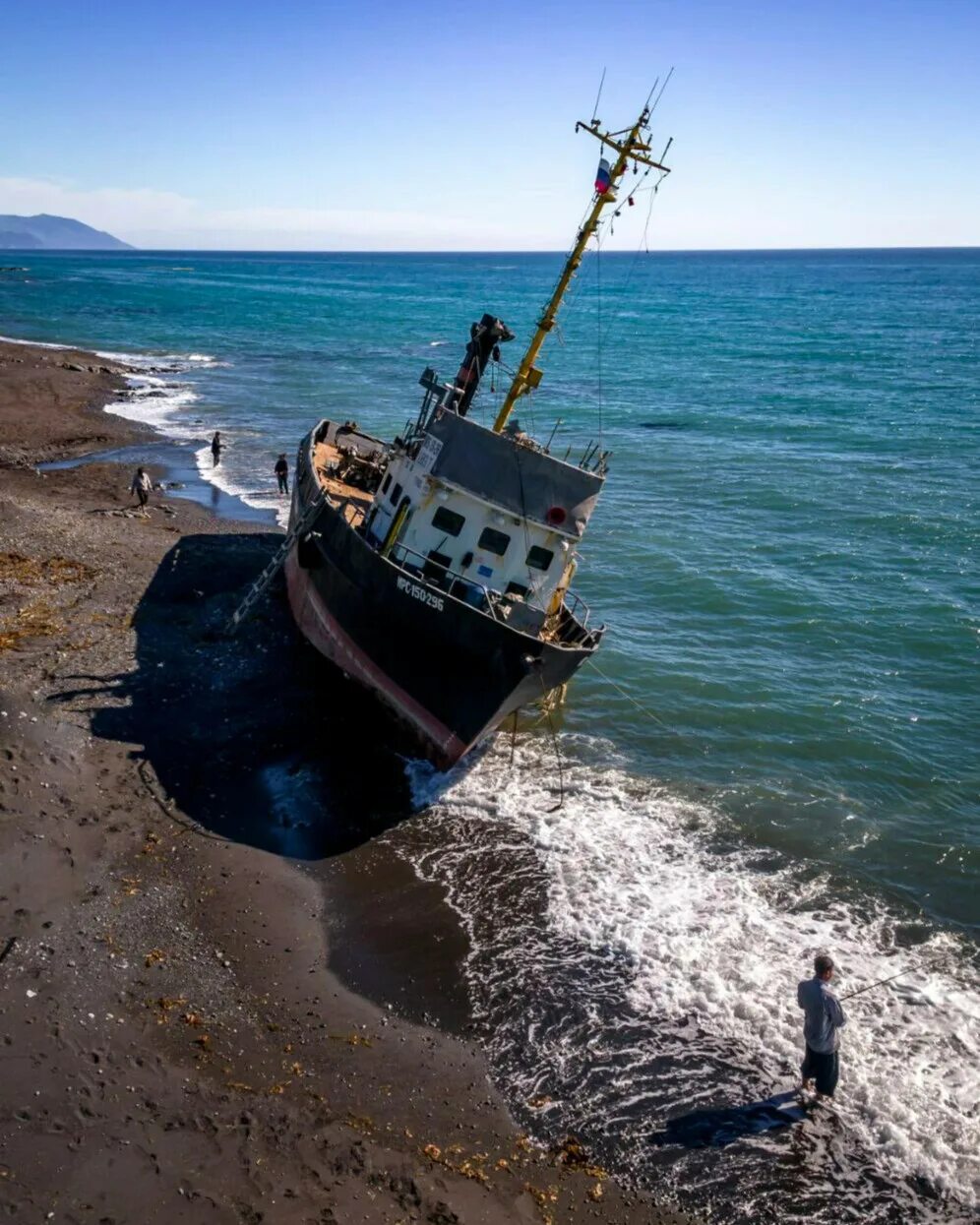 Шторм августа. Сахалин шторм. Заброшенные корабли. Заброшенный корабль в Крыму. Заброшенный корабль Сахалин.