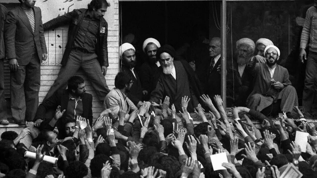 Численность ирана на 2023 год. Исламская революция в Иране. День Победы исламской революции. Шейх Исламская революция. Население Ирана 2023.