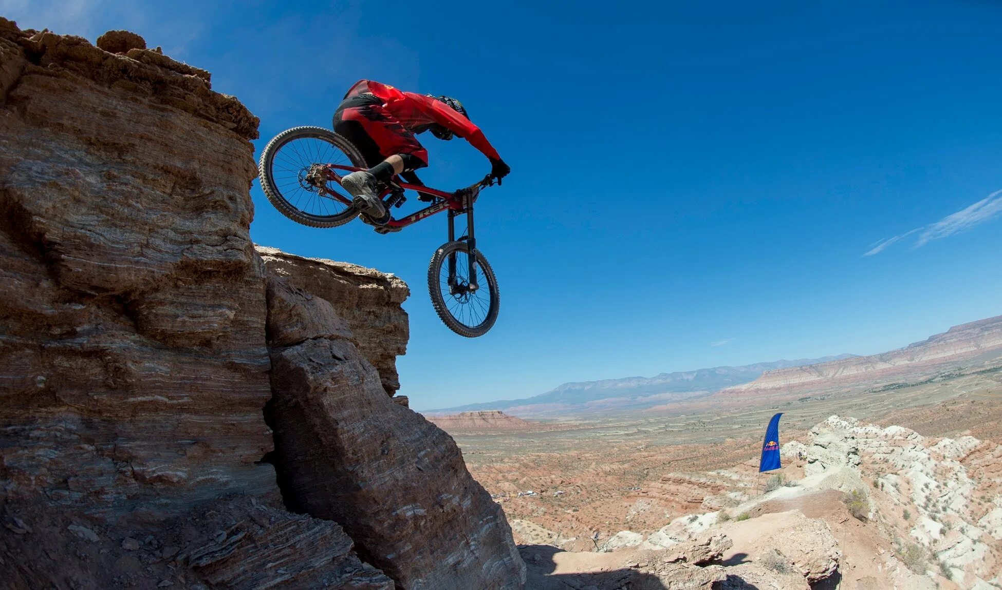 Red bull Rampage 2022. Маунтинбайк ред Булл. Маунтинбайк Red bull Рампейдж. МТБ даунхилл. Человек велик и прекрасен