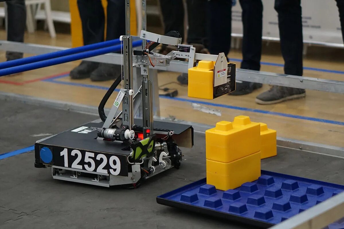 First tech. FTC робототехника. Политех Петербург робототехник. First Robotics Challenge.