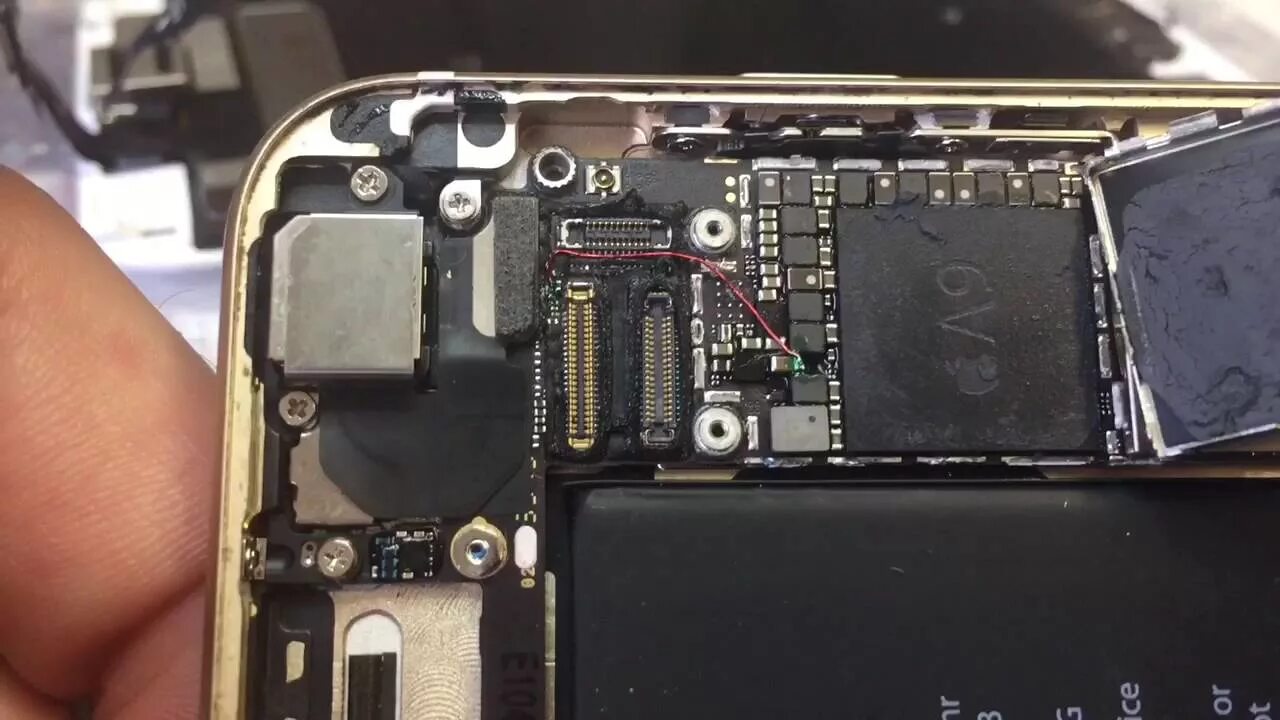 Poco m3 контроллер питания. Iphone 6s подсветка. Как включить айфон. Проклейка дисплея iphone 6s белая. Режим восстановления айфон 6.