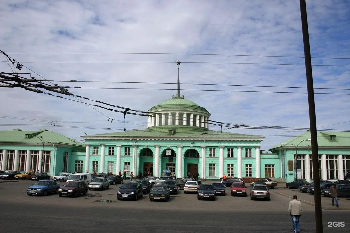 Работа вокзал мурманск. Мурманский Железнодорожный вокзал. ЖД вокзал Мурманск. Мурманск улица Коминтерна 14 Железнодорожный вокзал Мурманск. Старый вокзал Мурманск.