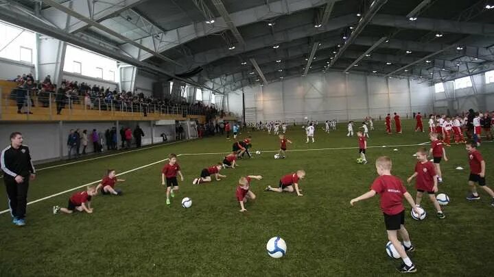 Манеж темп барнаул. Манежи ереван футбольные. Манеж темп барнаул. Футбольный манеж темп барнаул. Футбольный манеж в барнауле.