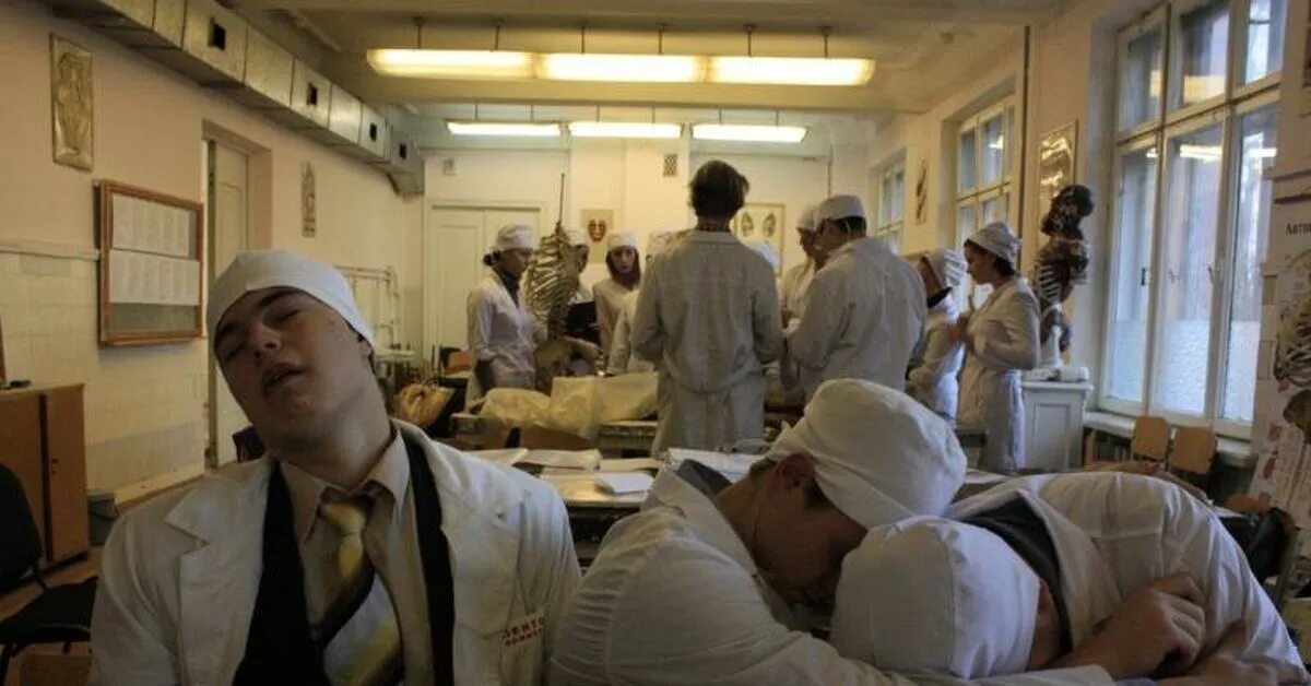 Платные отработки в медицинском универе. Студенты медики. учеба в медицинском. студенты мединститута.