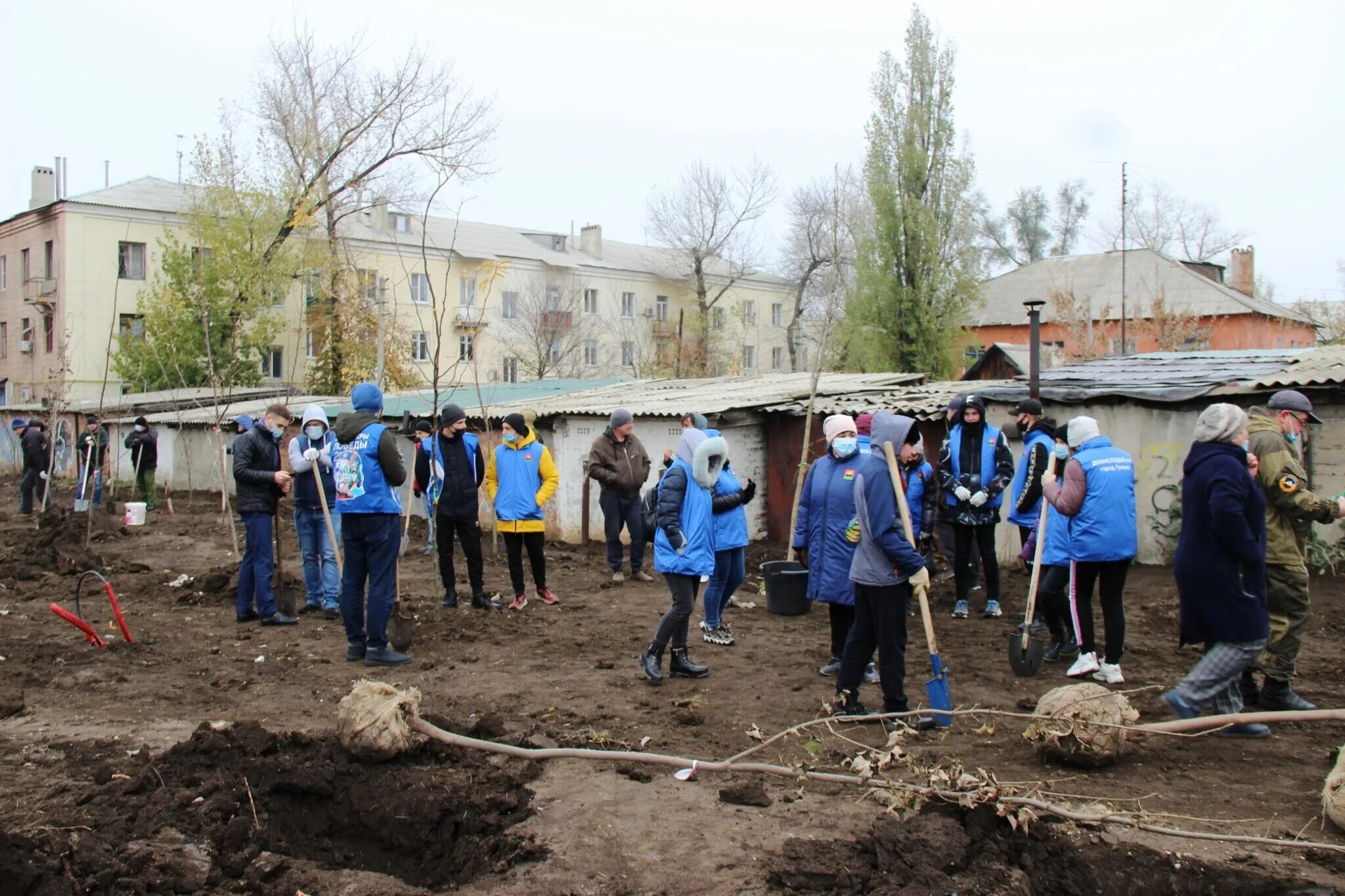 Погода в гуково. Гуково Комсомольская благоустройство. Гуково ДК антрацит 2020. Гуково 2003.