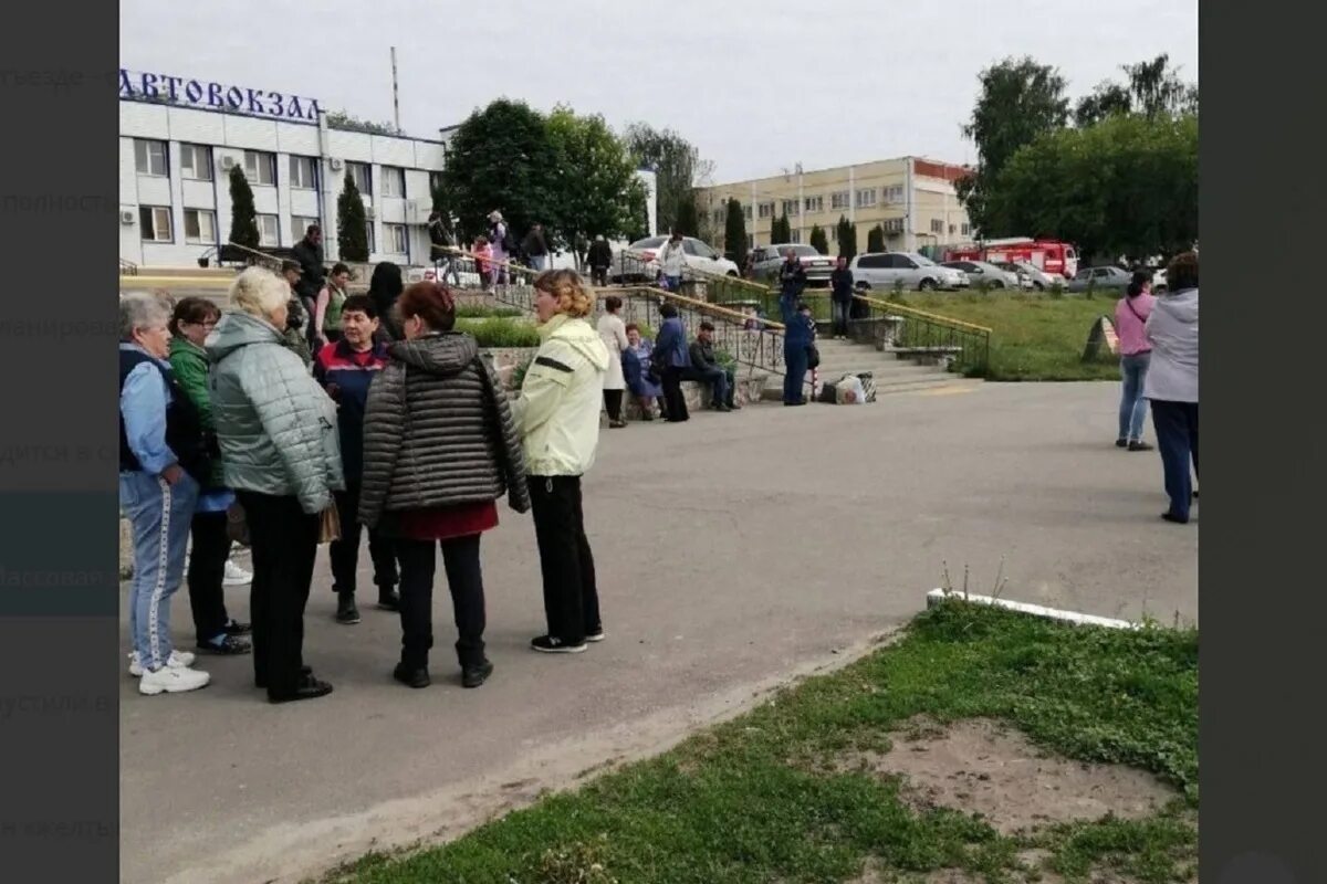 Старый Оскол 2000. Белгородский район эвакуация людей. Старый торговый центр. 34 Школа старый Оскол заминирована. Прогноз старый оскол сегодня