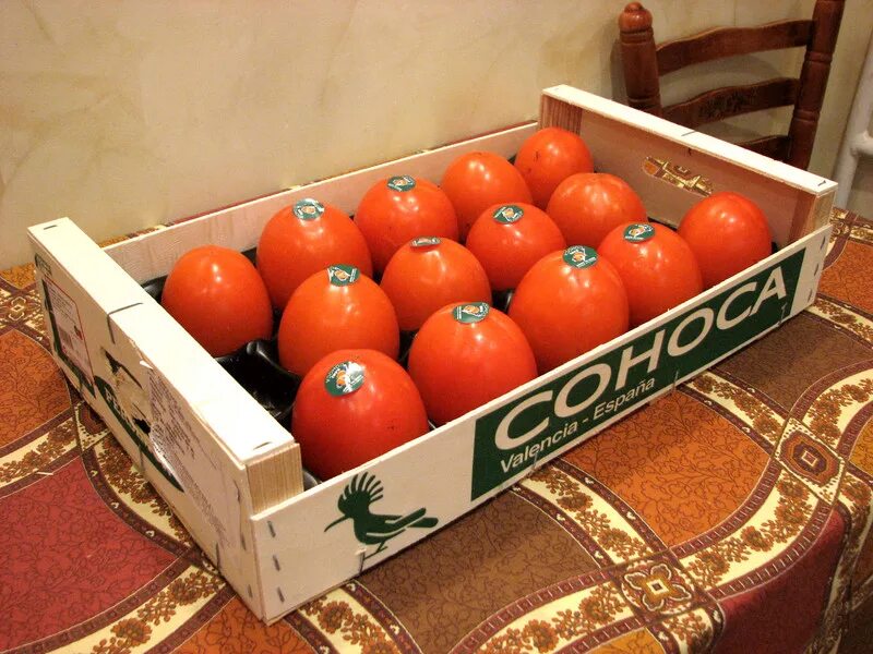 хурма шарон в ящике. ящик хурмы. хурма медовая. хурма в коробке. хурма шарон в ящике.