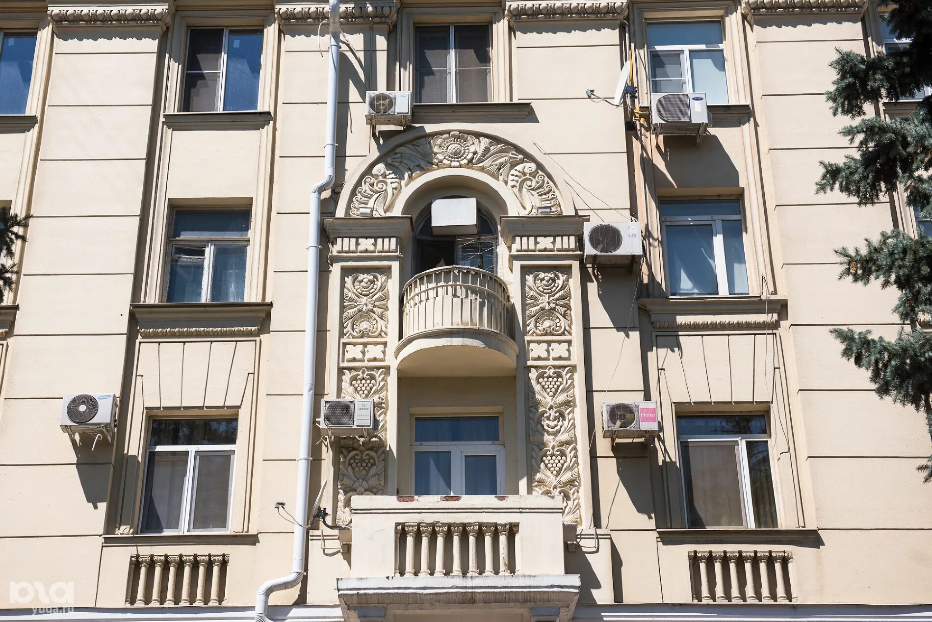 Установлен на доме