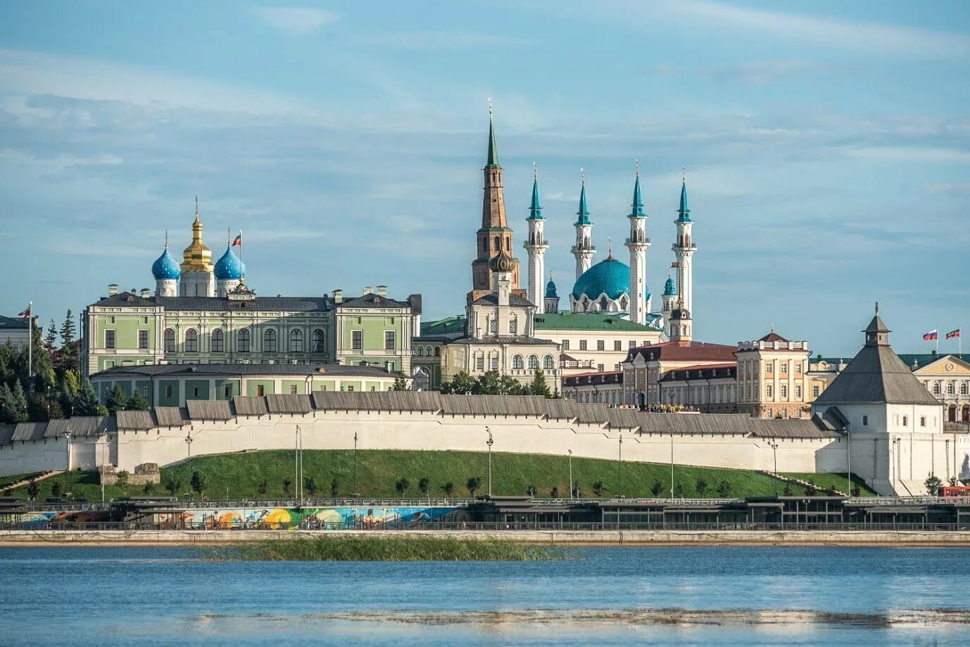 Комплекс казанского кремля. Казанский Кремль Казань. Музей заповедник Казанский Кремль. Кремлевский Кремль Казань. Казанский Кремль достопримечательности Казани.