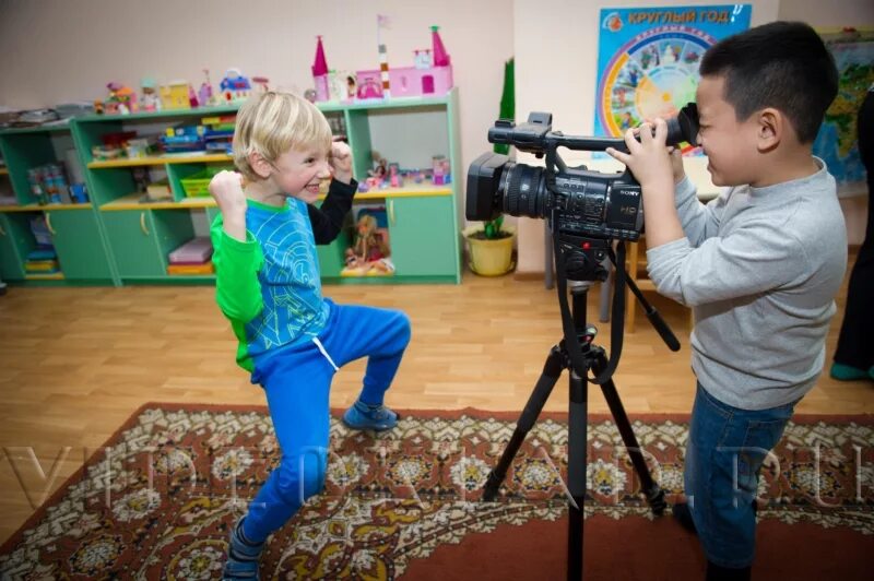 Видеосъёмка в детском саду. Съемка в садике. Съемки в саду. Видеосъемка детского праздника. Фото и видеосъемка в школе