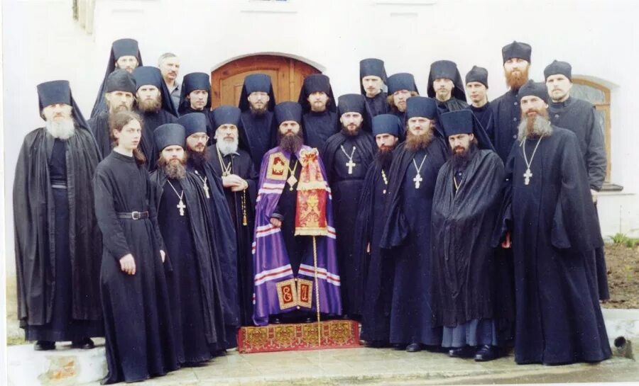 Высоцкий монастырь серпухов насельники. Иеродиакон серафим чернышук. Священнослужители свято троицкого стефано махрищского монастыря. Какого батюшка монастыря. Постриг в монахини.