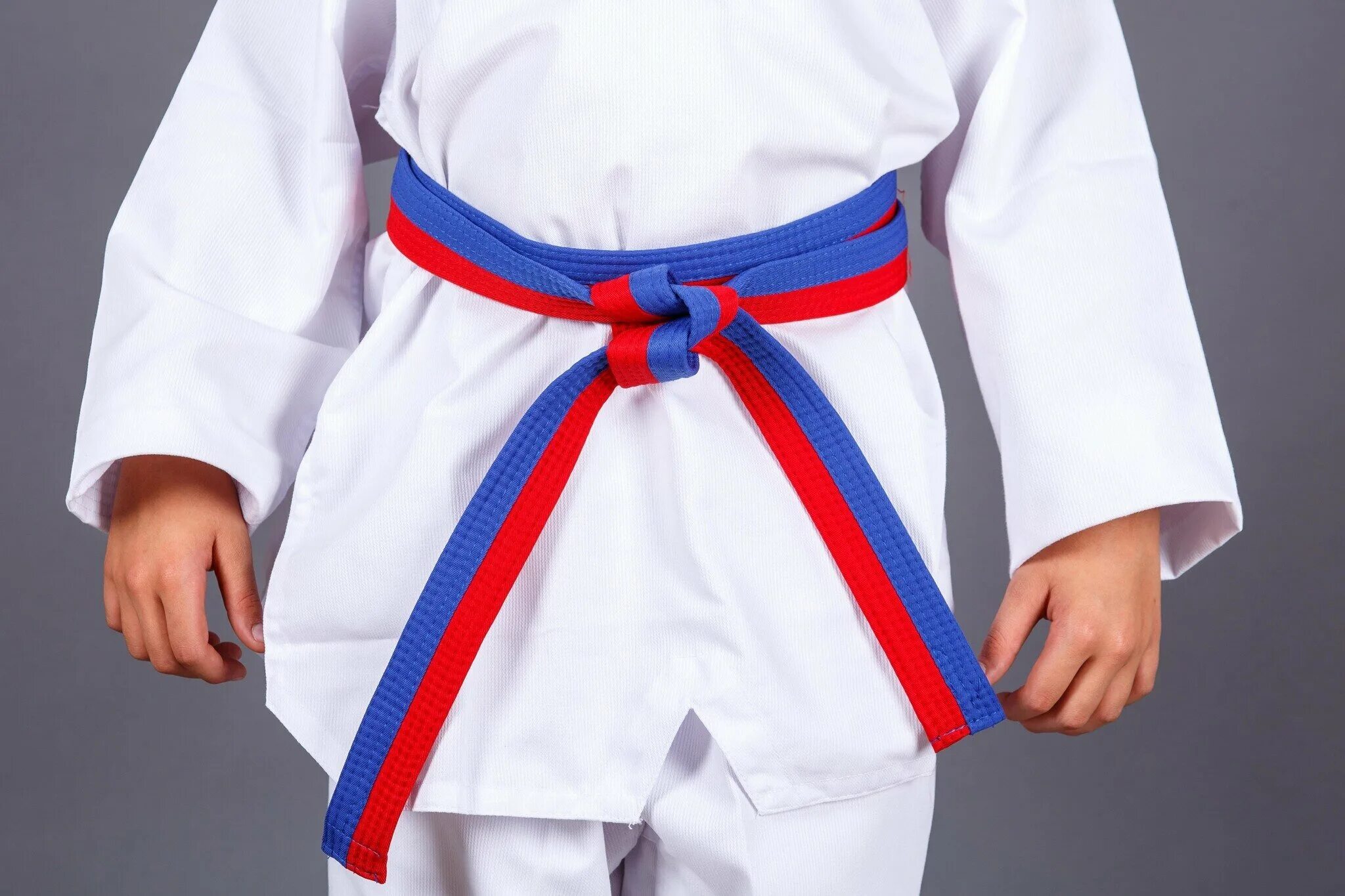 Белый пояс картинки. Пояс тхэквондо красный пояс. taekwondo красный пояс. тхэквондо синий красный пояс декатлон. сине красный пояс по тхэквондо.
