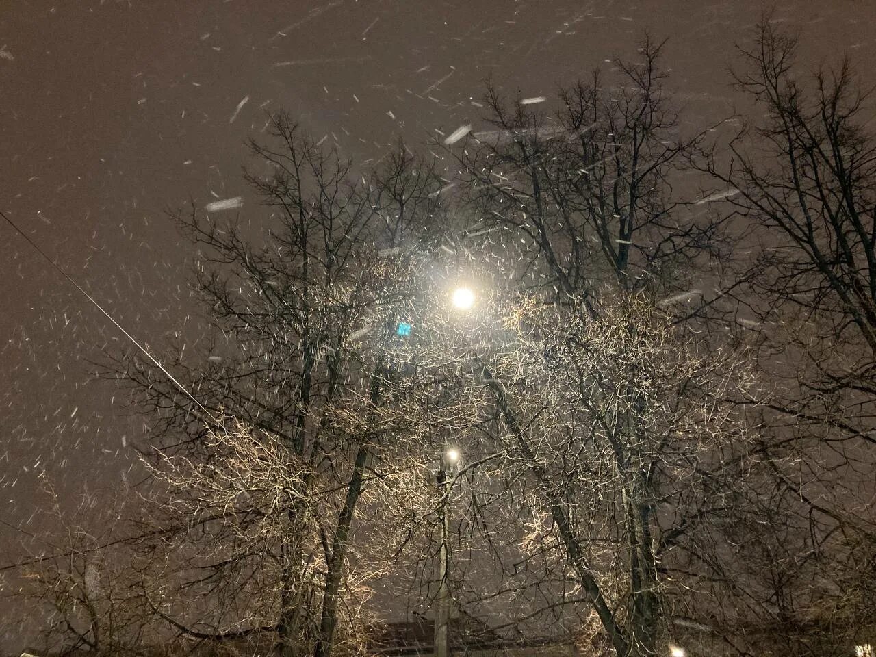 Воскресенье выпадет снег. Снег ночью. Снежное утро в городе. Снежное утро февраля. Небольшой снег.