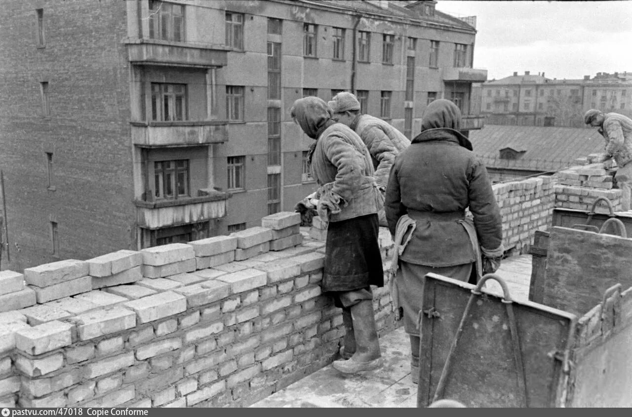 Тяжелое послевоенное время. Послевоенные стройки СССР. Стройка после войны. Послевоенная застройка. Послевоенная повседневность.