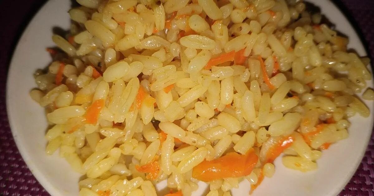 рис с морковью и луком. рис басмати бурый. рис с морковью и луком. тушеный рис с морковью луком. рис припущенный с морковью.