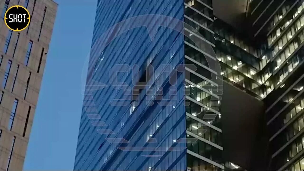 Москва сити прилетел. Беспилотник в москве 2023. Москва сити прилетел. Москва с дрона. Фасад небоскреба.