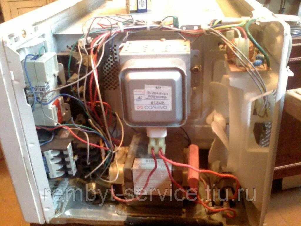 Магнетрон miele. Предохранитель магнетрона микроволновой печи. Микроволновка самсунг разогревает еду. Трансформатор магнетрона микроволновой печи samsung gw73br. Почему перестала работать микроволновка.