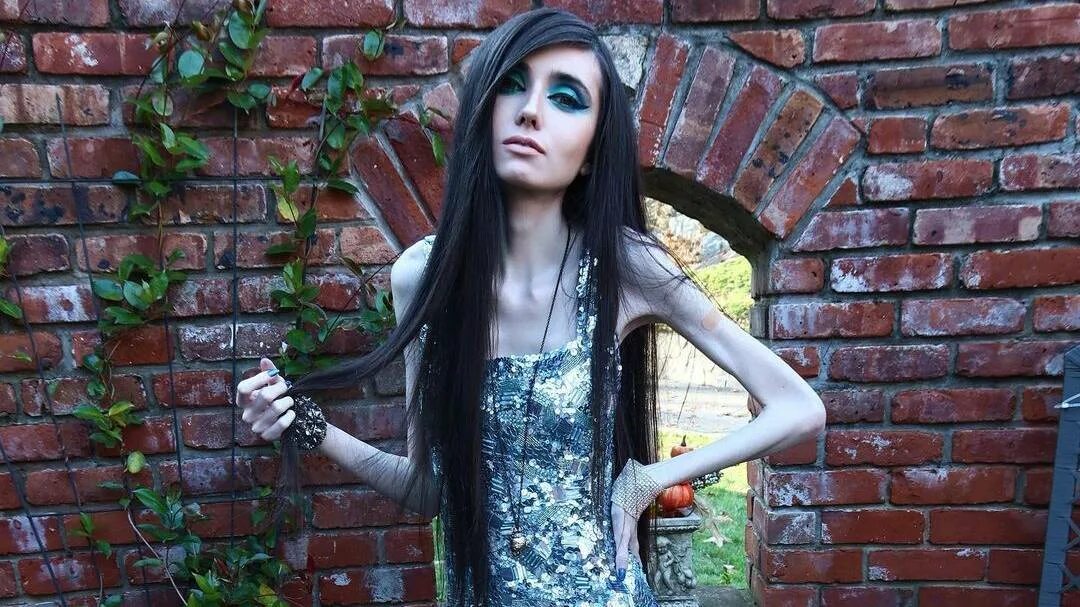 Eugenia Cooney анорексия. Eugenia Cooney 2019. Юджиния стример. Мистика блогерша. Ксанни банни блогерша умерла