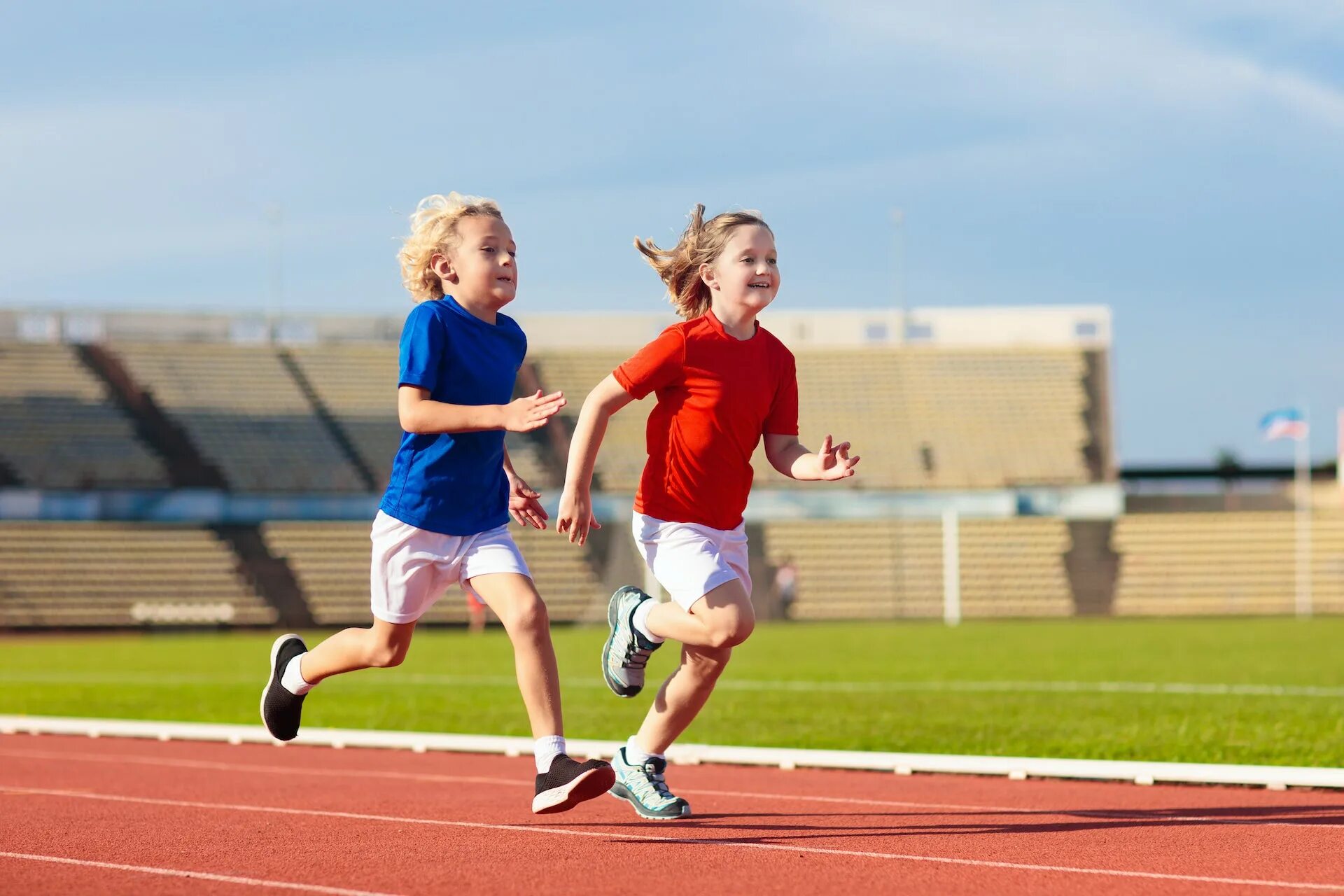 The child are running to the